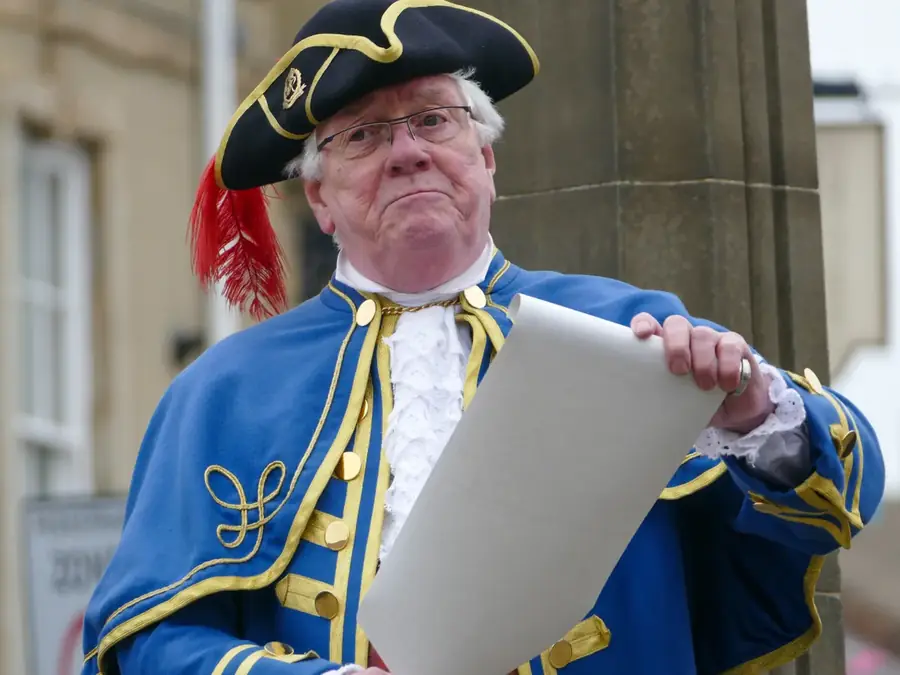Aboyeur royal, troubadours médiévaux et duel à l'arme blanche
