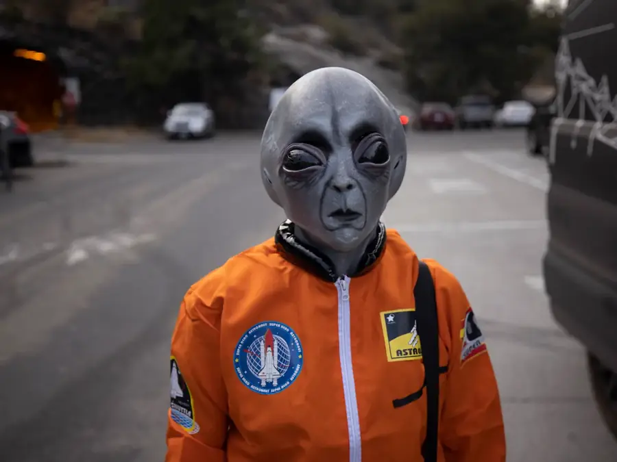 Animation alien performer
