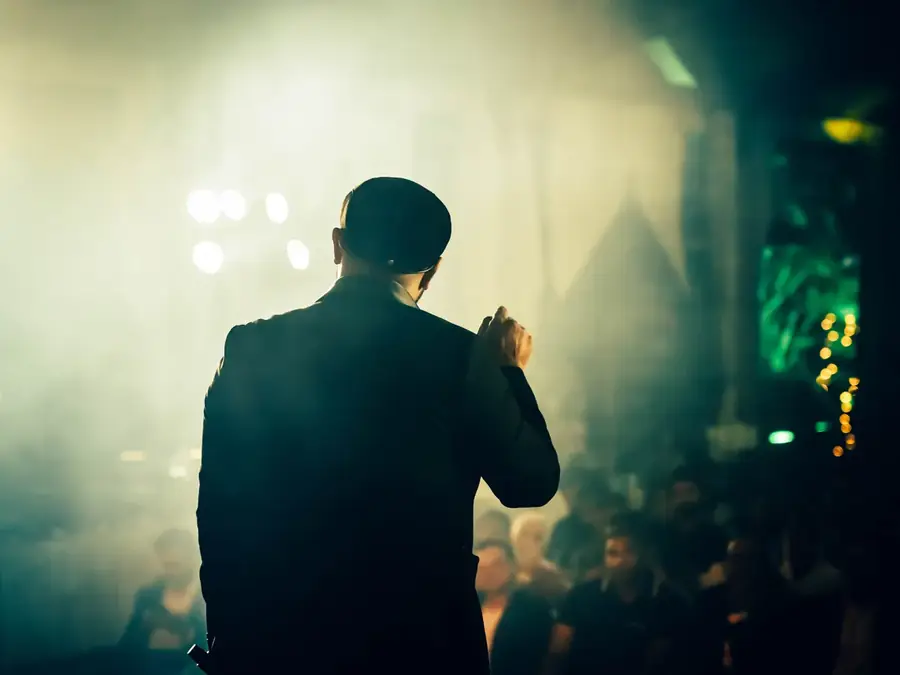 Animateur de soirée et maître de cérémonie
