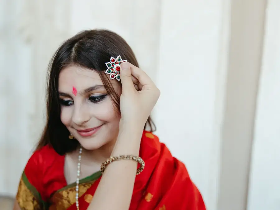 Bindis, bijoux végétaux éphémères et origami japonais