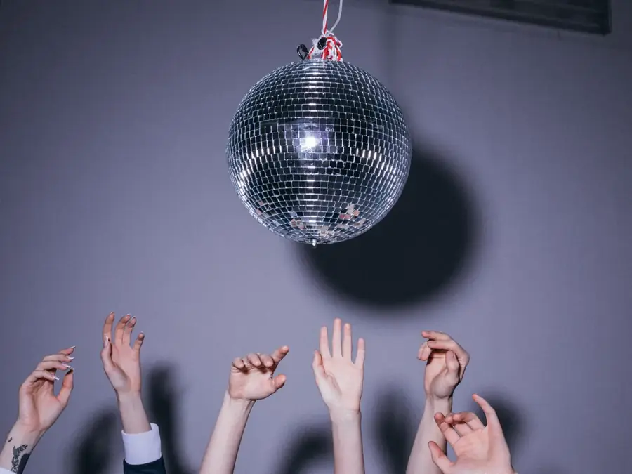 Boum et mini-disco pour enfants : DJ animateur et jeux dansés