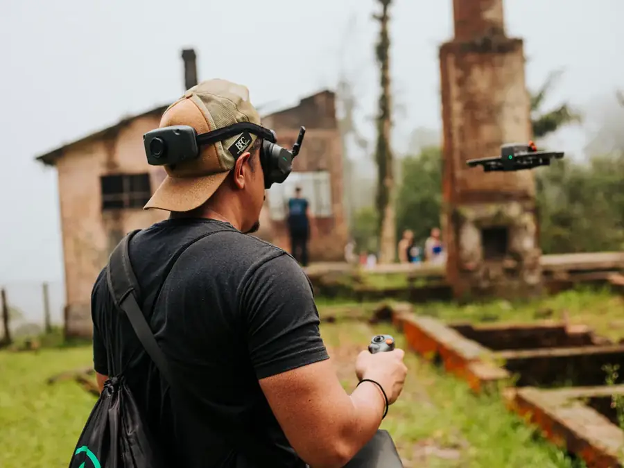 Cage de drone : piloter à l'intérieur d'une cage fermée