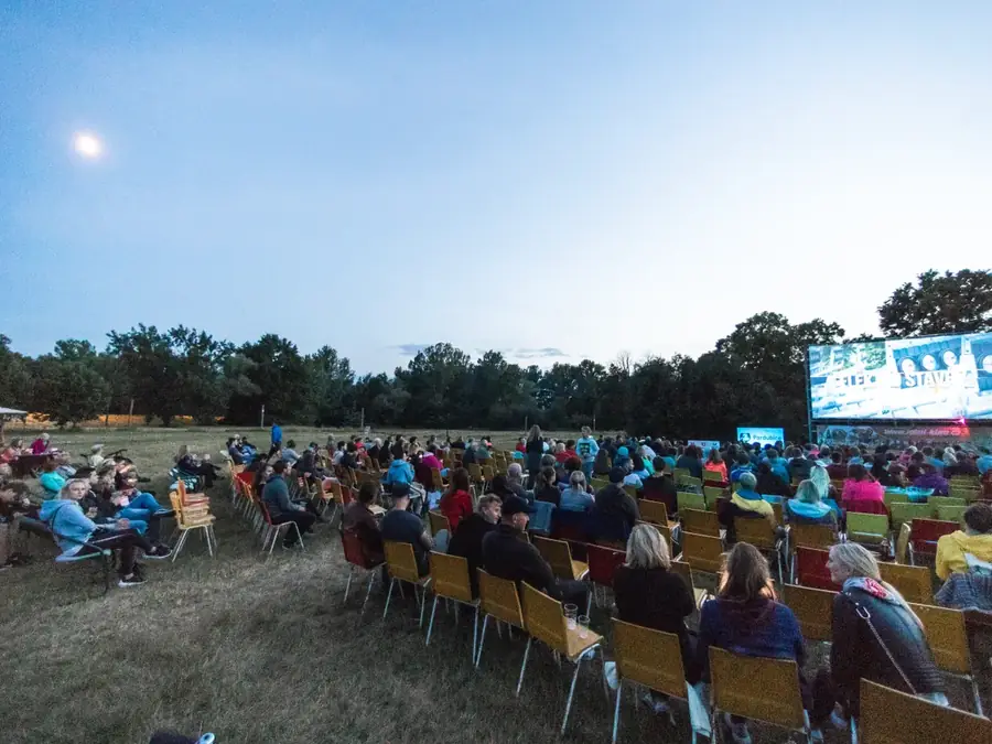 Cinéma en plein air : projection sur écran géant
