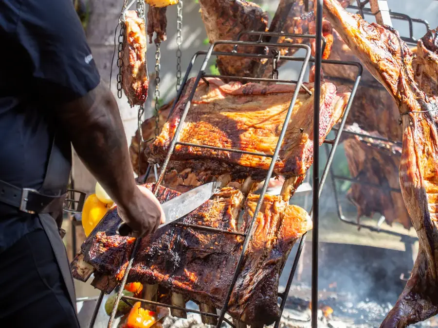Méchoui, cochon à la broche et rôtissoire géante