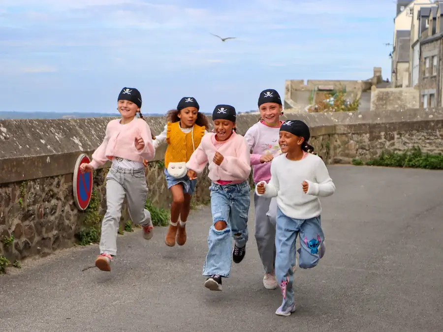 Animation pirates pour enfants : chasse au trésor et déambulation