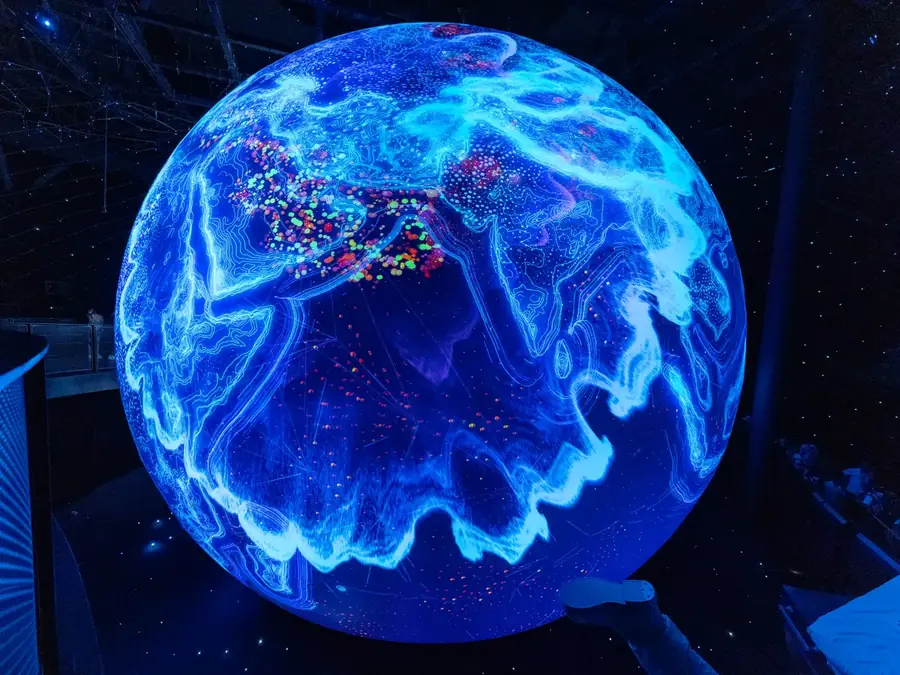 Sphère de projection, cube immersif et table multi-touch