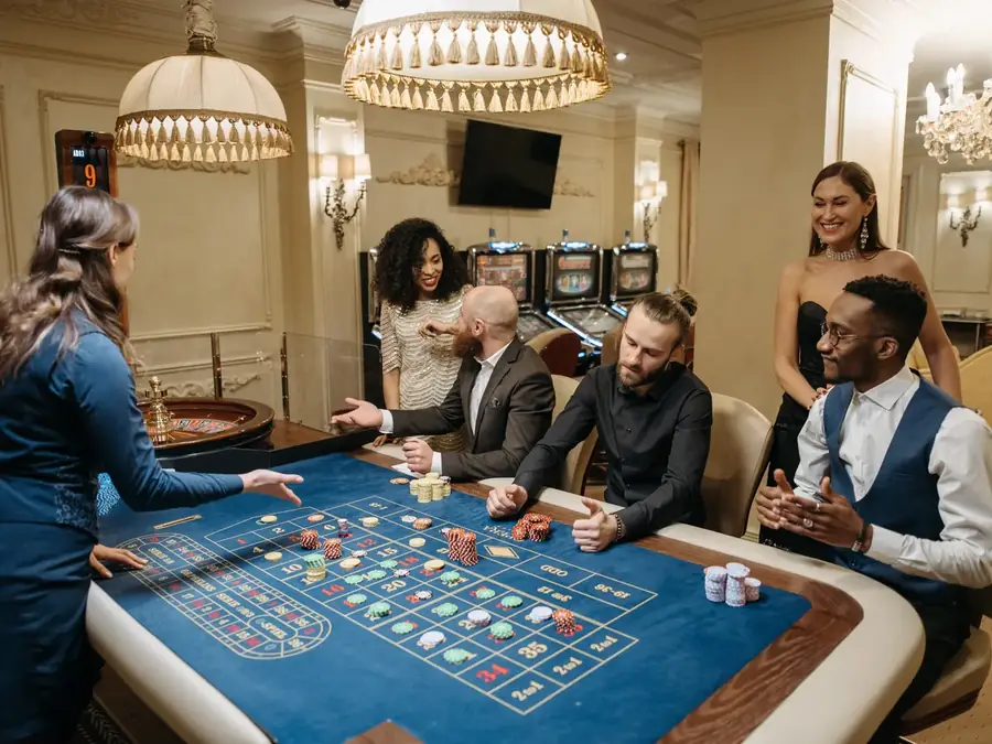 Roulette, black-jack et craps avec croupiers