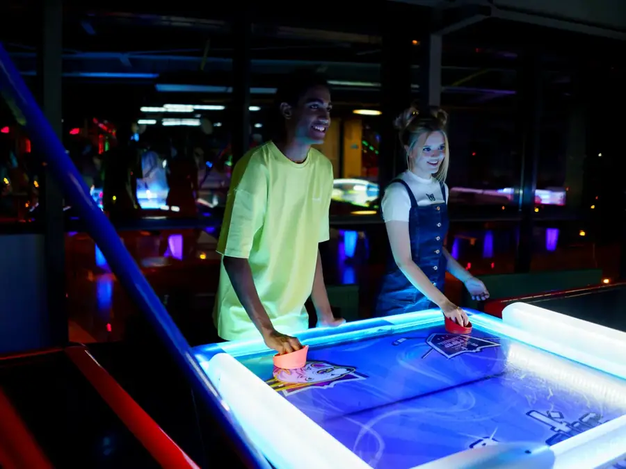 Location air hockey