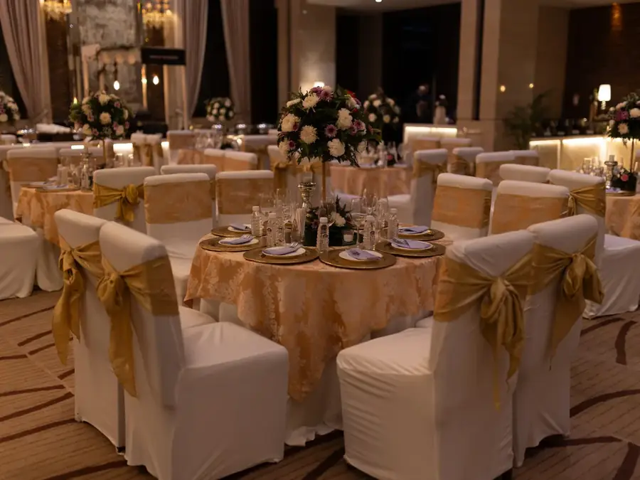 Housses de chaise, nappes et linge de table