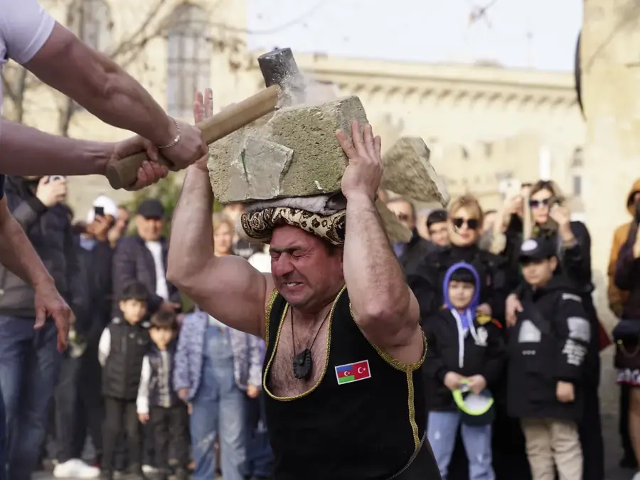 Jeux de force forains : mailloche, punching-ball et compagnie