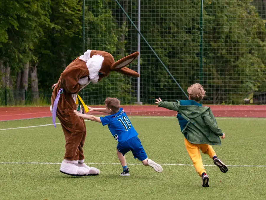 Mascotte animalière et mascotte sur mesure avec animateur