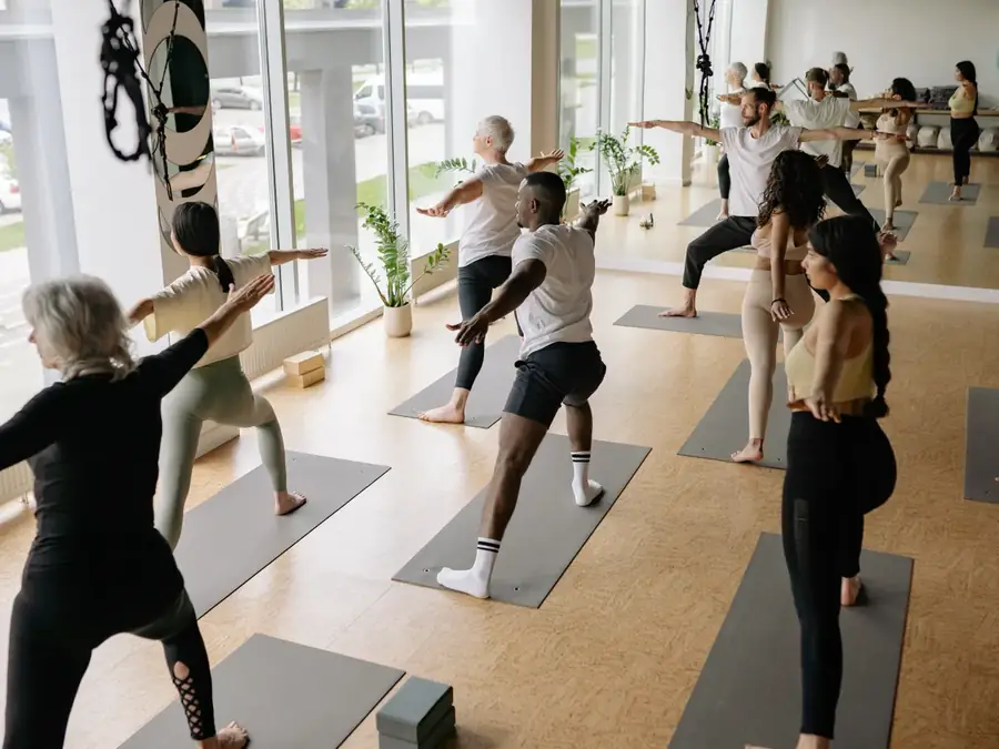 Self-défense, yoga et relaxologie en équipe