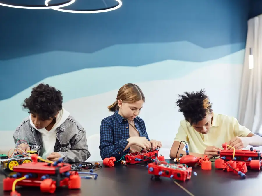 Challenge robotique : assembler et piloter un robot en équipe