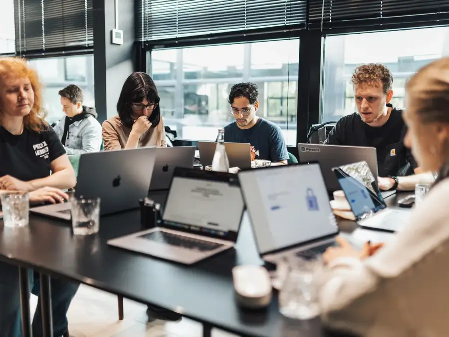 Team building intelligence artificielle : découvrir l'IA en équipe