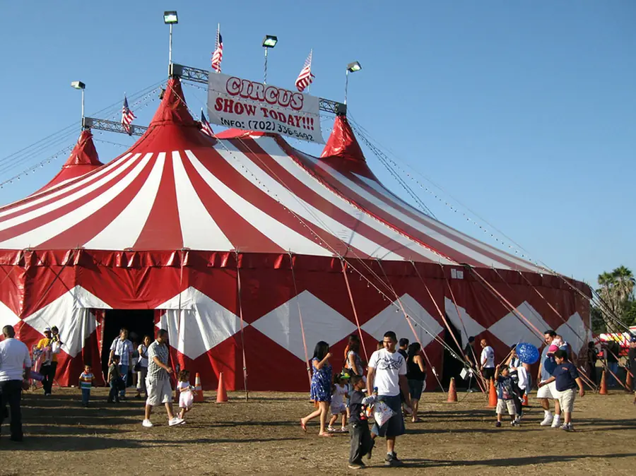 Show troupe circus